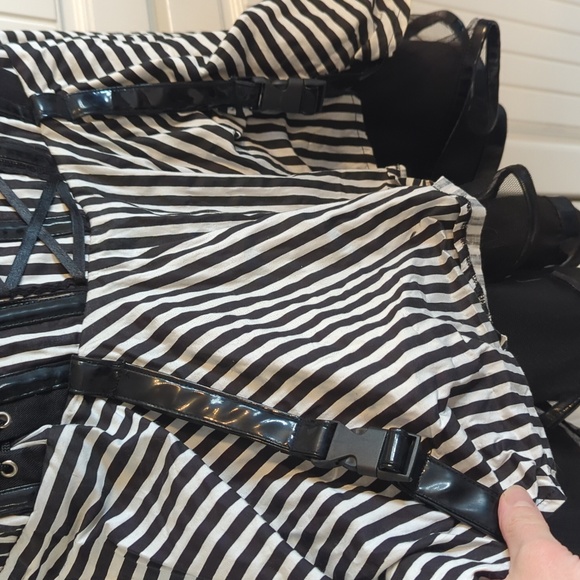 Poizen industries beautiful vintage stripe corset dress - Picture 3 of 6
